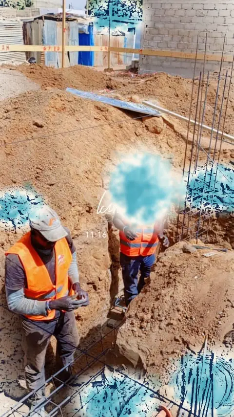 Fouille de fondation avec des ouvriers au travail